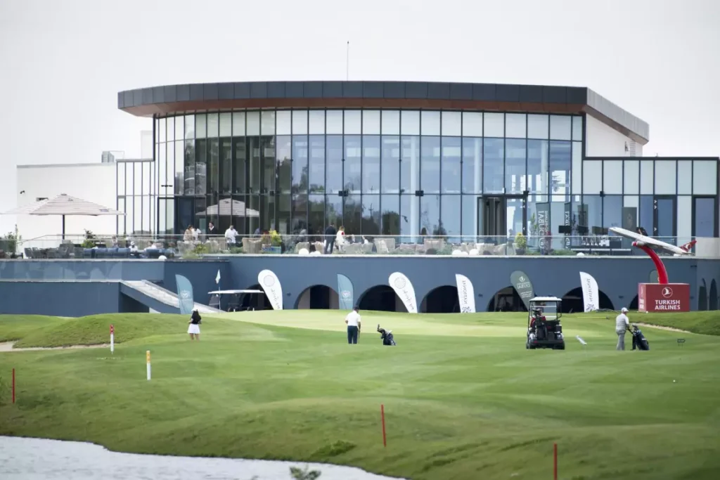 National Golf & Country Club cladire