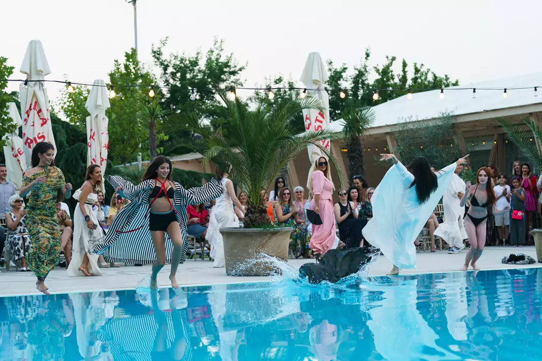 pool-fashion-show-2025
